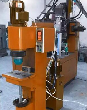 鉚接機廠家有哪些規(guī)格型號？